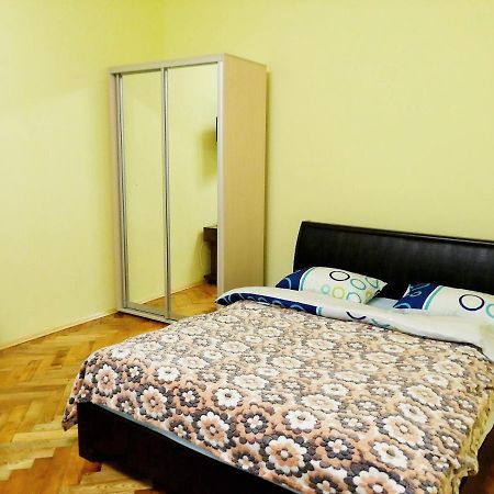 Apartment Ak. Kuchera Street Lviv Kültér fotó
